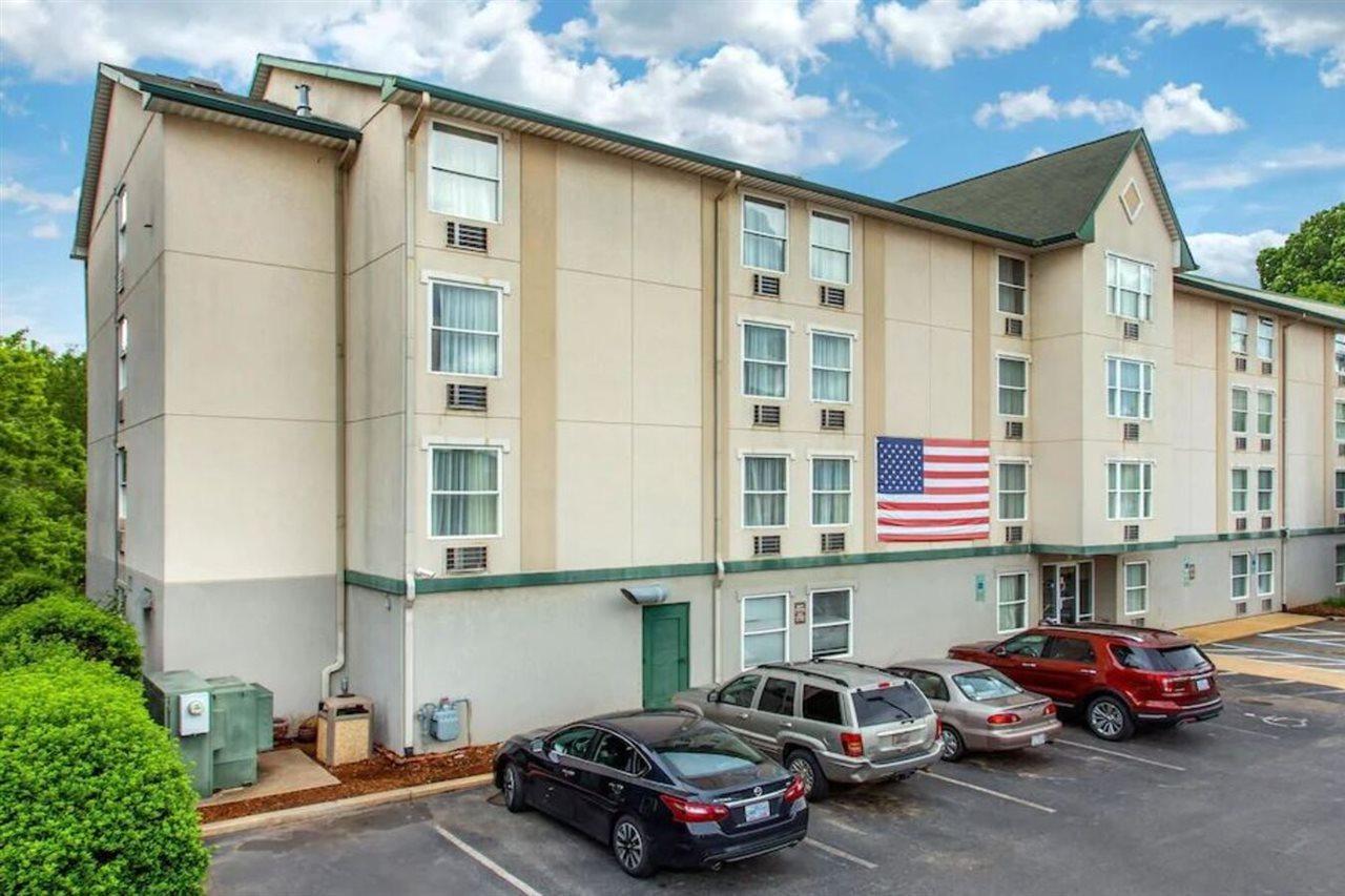 Rodeway Inn & Suites Near Outlet Mall - Asheville Ngoại thất bức ảnh