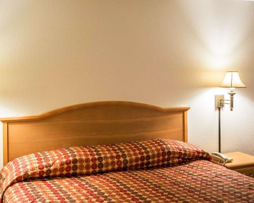 Rodeway Inn & Suites Near Outlet Mall - Asheville Phòng bức ảnh