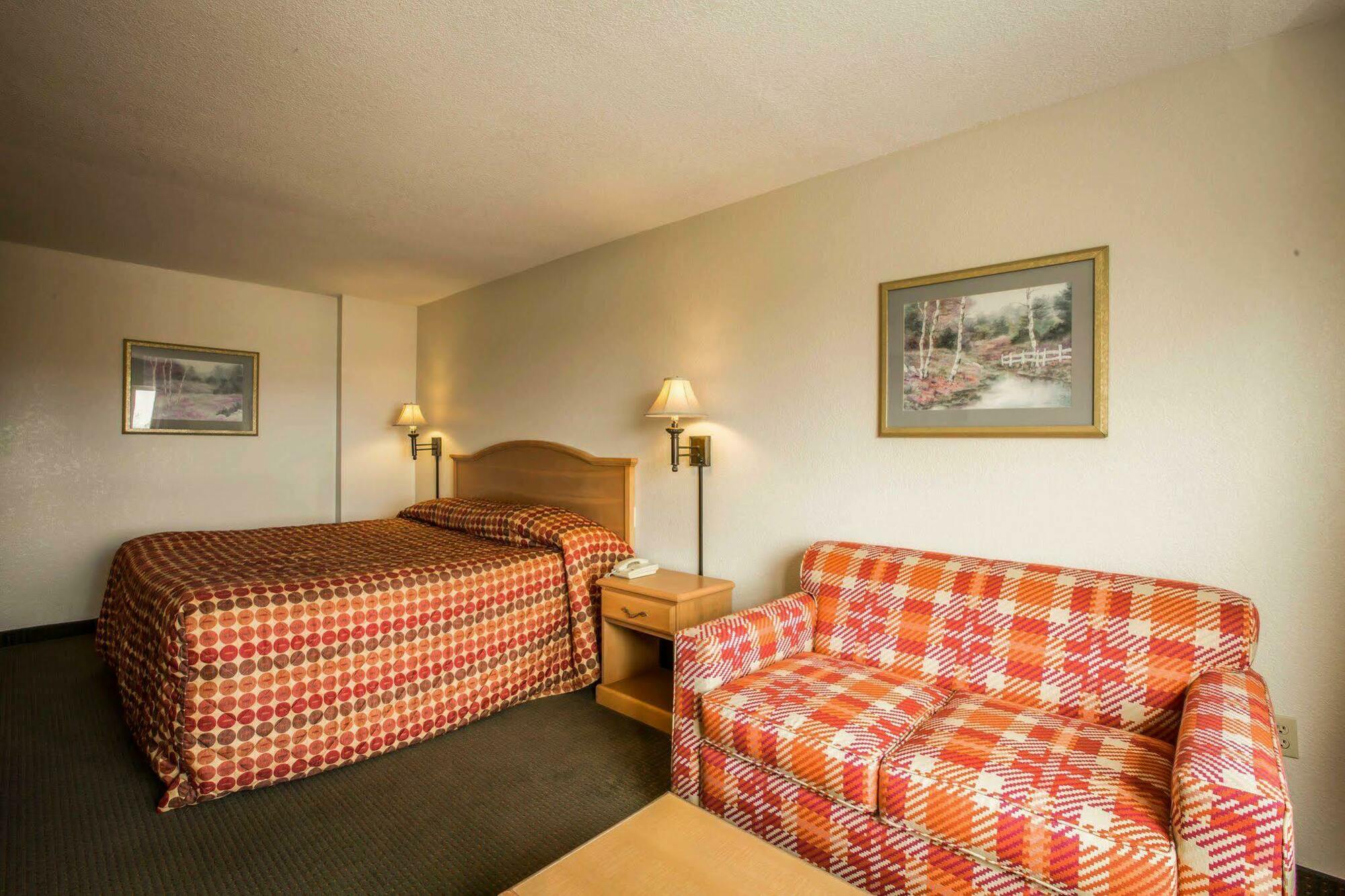 Rodeway Inn & Suites Near Outlet Mall - Asheville Ngoại thất bức ảnh